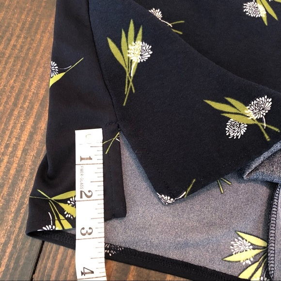 Ann Taylor Bell Sleeve Floral Boho Blouse Woman’s Oversized XS Navy Career Shirt - Picture 7 of 9